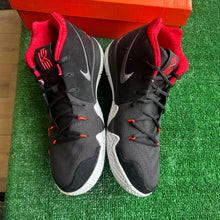 Load image into Gallery viewer, Nike Kyrie 4s Size 13
