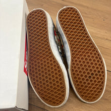 Load image into Gallery viewer, Vans x Supreme Off The Wall Skate Eras Size 10.5
