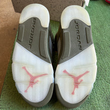 Load image into Gallery viewer, Jordan Olive 5s Size 9
