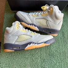 Load image into Gallery viewer, Jordan Jade Horizon 5s Size 4.5Y

