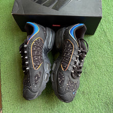 Load image into Gallery viewer, Nike Supreme Tailwind IVs Size 9.5

