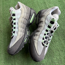 Load image into Gallery viewer, Nike Fresh Mint Air Max 95s Size 10
