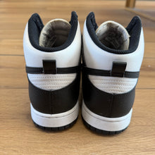 Load image into Gallery viewer, Nike Panda High Dunks Size 11
