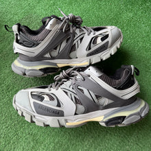 Load image into Gallery viewer, Balenciaga Tracks Size 44

