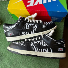Load image into Gallery viewer, Nike SB Quatersnacks Zebra Low Dunks Size 11
