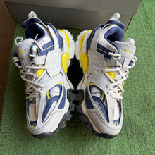 Load image into Gallery viewer, Balenciaga Tracks Size 41
