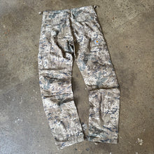 Load image into Gallery viewer, Carhartt WIP Camo Pants Size 30 x 32

