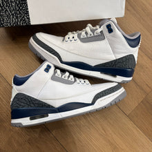 Load image into Gallery viewer, Jordan Midnight Navy 3s Size 8.5
