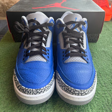 Load image into Gallery viewer, Jordan Varsity Royal 3s Size 8
