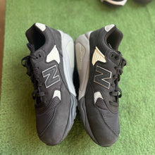 Load image into Gallery viewer, New Balance 580s Size 9.5
