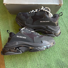 Load image into Gallery viewer, Balenciaga Triple S Size 42
