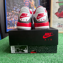 Load image into Gallery viewer, Jordan Fire Red 3s Size 9
