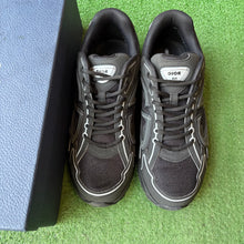 Load image into Gallery viewer, Dior B30s Size 44
