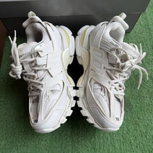 Load image into Gallery viewer, Balenciaga Tracks Size 39

