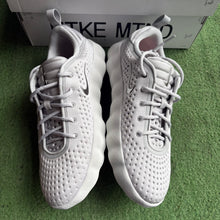 Load image into Gallery viewer, Nike Light Smoke Mind 002s Size 11
