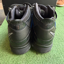 Load image into Gallery viewer, Nike LeBron The Shop 3s Size 10
