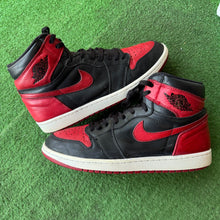 Load image into Gallery viewer, Jordan Banned 1s Size 10.5
