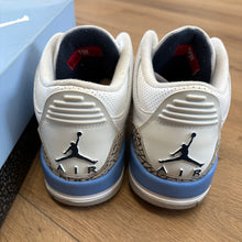 Load image into Gallery viewer, Jordan UNC 3s Size 9
