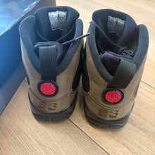 Load image into Gallery viewer, Jordan Olive 9s Size 9
