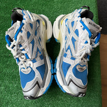 Load image into Gallery viewer, Balenciaga Runners Size 42
