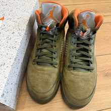 Load image into Gallery viewer, Jordan Olive 5s Size 12
