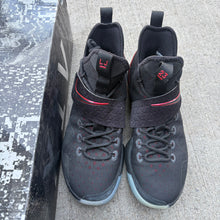Load image into Gallery viewer, Nike LeBron 14s Size 8
