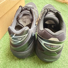 Load image into Gallery viewer, ASICS Gel-1130/GT-2160 Mismatched Pair Size 13
