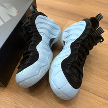 Load image into Gallery viewer, Nike Psychic Blue Foamposites Size 11

