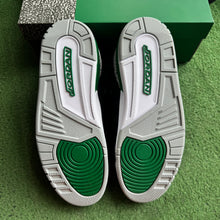 Load image into Gallery viewer, Jordan Pine Green 3s Size 11
