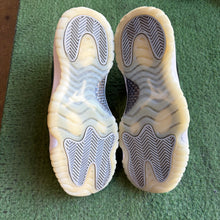 Load image into Gallery viewer, Jordan 72-10 Size 7Y
