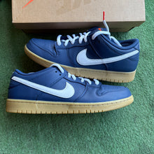 Load image into Gallery viewer, Nike Navy Gum SB Low Dunks Size 11
