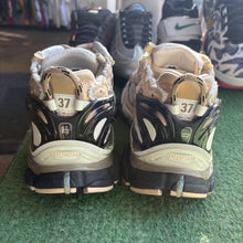 Load image into Gallery viewer, Balenciaga Runners Size 37
