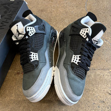 Load image into Gallery viewer, Jordan Fear 4s Size 9
