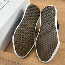 Load image into Gallery viewer, MMY OG Sole Hank Canvas Lows Size 41
