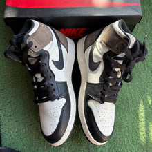 Load image into Gallery viewer, Jordan Mocha 1s Size 6Y
