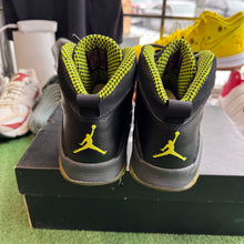 Load image into Gallery viewer, Jordan Venom 10s Size 7Y
