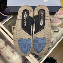 Load image into Gallery viewer, Jordan UNC 3s Size 11
