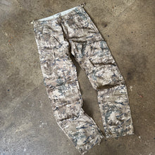 Load image into Gallery viewer, Carhartt WIP Camo Pants Size 30 x 32
