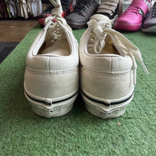 Load image into Gallery viewer, Vans Marshmallow Pearlized Old Skool 36s Size 8
