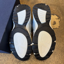 Load image into Gallery viewer, Dior B30s Size 40
