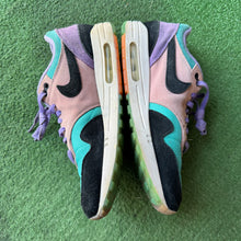 Load image into Gallery viewer, Nike Have a Nice Day Air Max 1s Size 10.5
