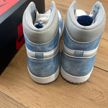 Load image into Gallery viewer, Jordan Hyper Royal 1s Size 11.5
