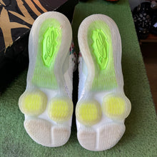 Load image into Gallery viewer, Nike LeBron Air Command Force 17s Size 10
