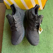 Load image into Gallery viewer, Adidas Ultraboosts Size 8
