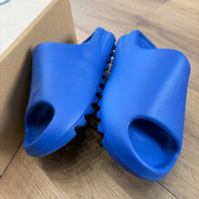 Load image into Gallery viewer, Adidas Yeezy Azure Slides Size 8
