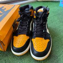 Load image into Gallery viewer, Jordan Taxi 1s Size 9
