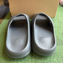 Load image into Gallery viewer, Adidas Yeezy Granite Slides Size 13
