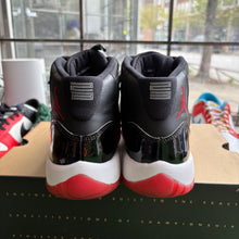 Load image into Gallery viewer, Jordan Bred 11s Size 6Y
