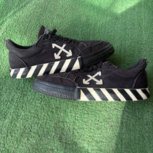 Load image into Gallery viewer, Off White Vulcanized Sneakers Size 43

