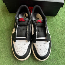 Load image into Gallery viewer, Jordan Black Toe Low 1s Size 7.5

